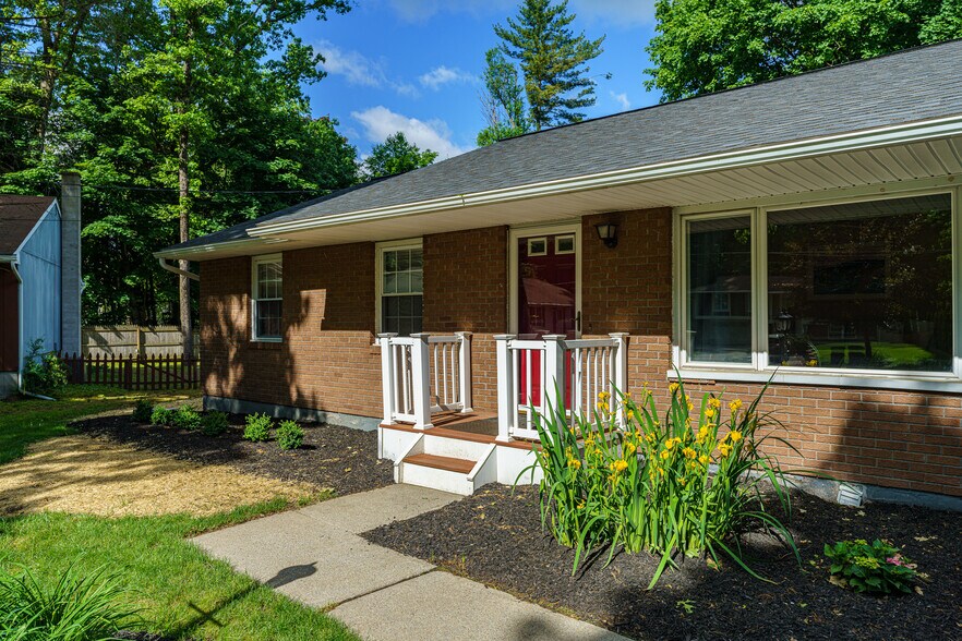 Building Photo - 15 Spa Cir