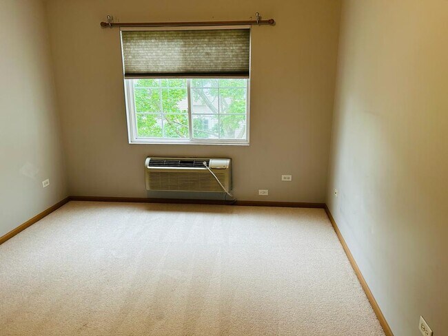 Building Photo - 1131 Silverstone Dr