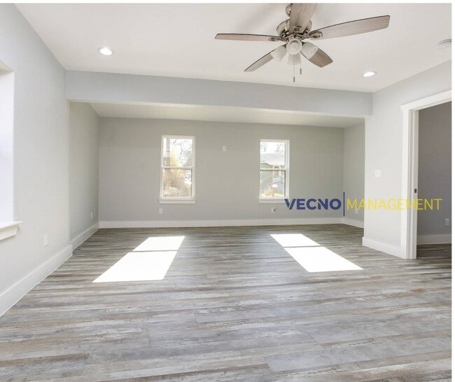 Building Photo - 129 E Torrey St