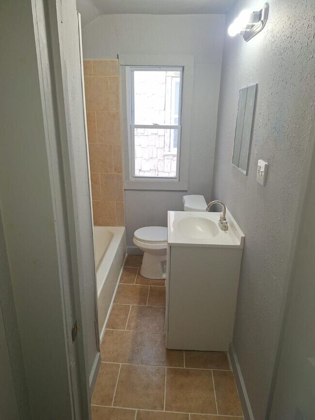 Building Photo - 13225 Santa Rosa Dr