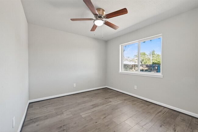 Building Photo - 10603 Highland Woods Dr