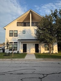 Building Photo - 204 Fidelity St