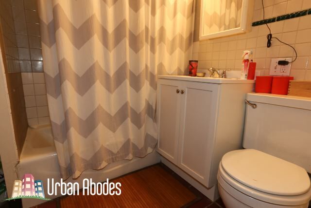 Building Photo - 1326 N Claremont Ave