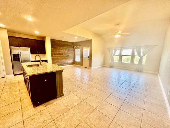 Building Photo - 1010 Bar Z Ranch