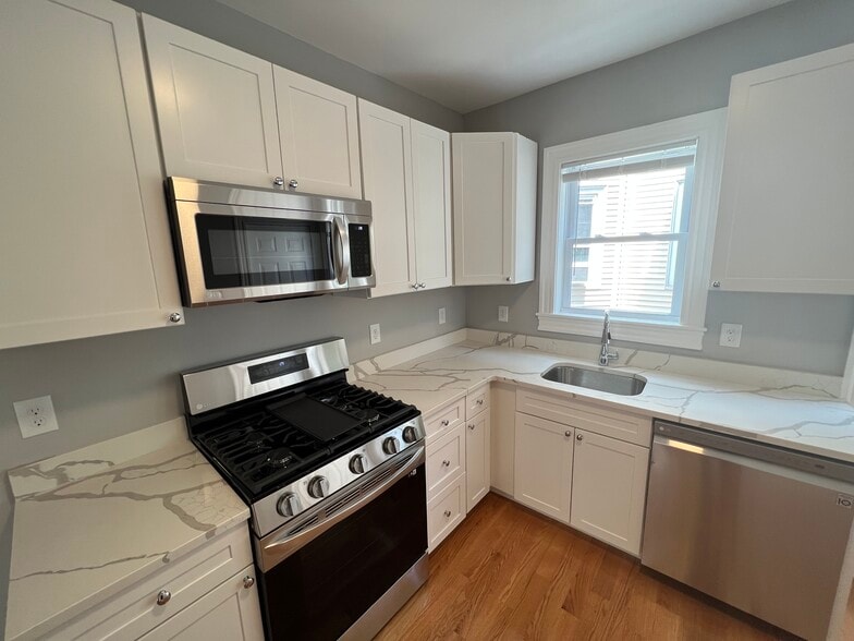 Building Photo - 33 Hancock St