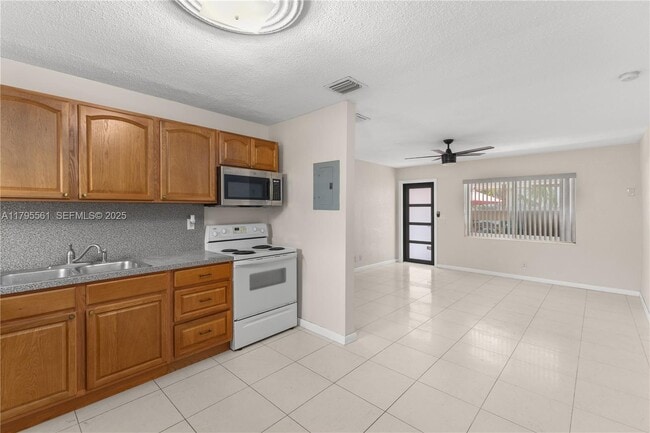 Building Photo - 1305 NE 2nd Ave