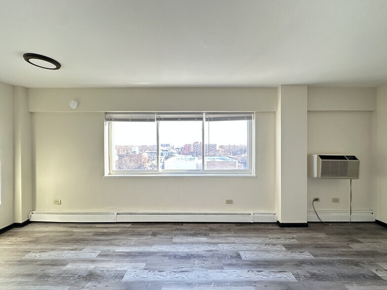 Building Photo - 1400 Chicago Ave