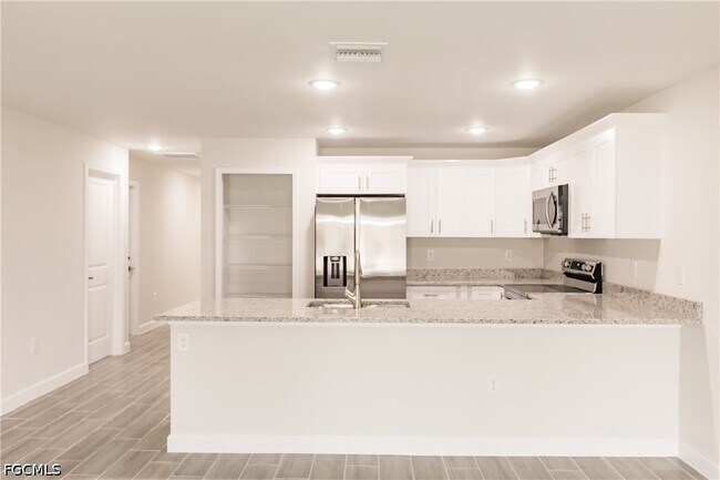 Building Photo - 4724 22nd St SW