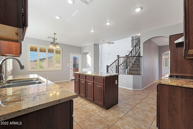 Building Photo - Gorgeous 5 Bedroom home with 3 Bathrooms and 3 car garage in Tolleson