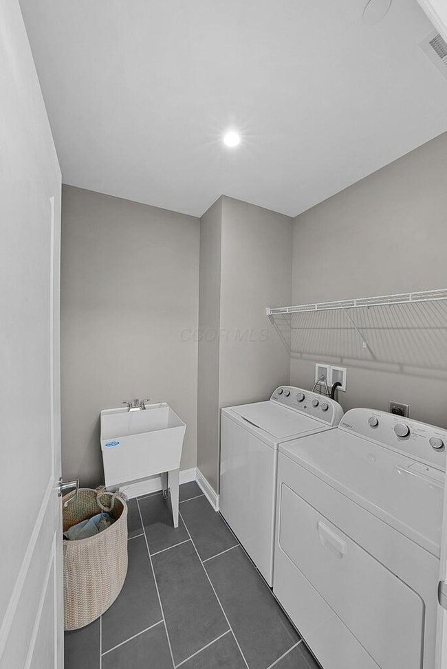 Building Photo - 250 W Spring St