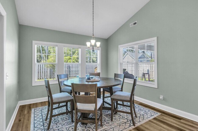 Building Photo - Move in Special!!! $500 off first months r...