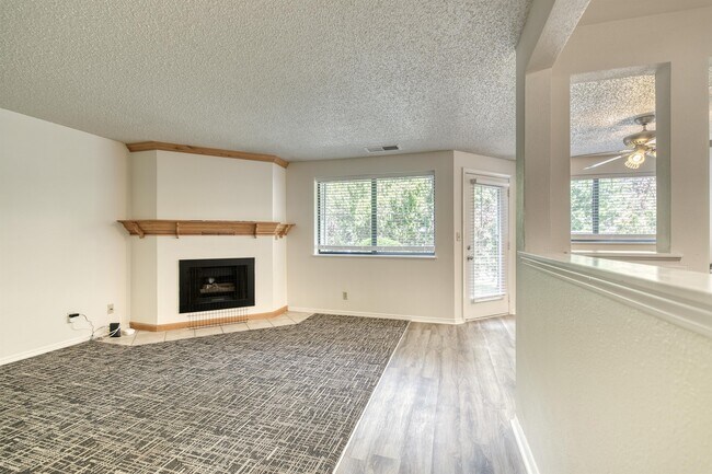 Building Photo - 3713 S Gekeler Ln