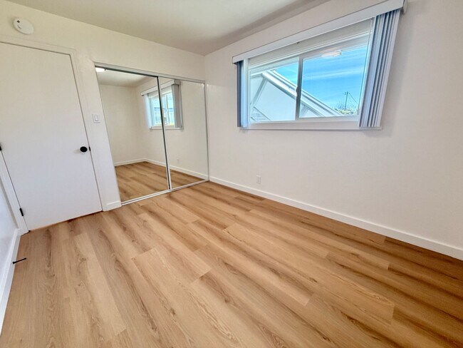 Building Photo - Beautifully Renovated 2BD/1BA Ground Floor Unit in Prime El Cerrito Location