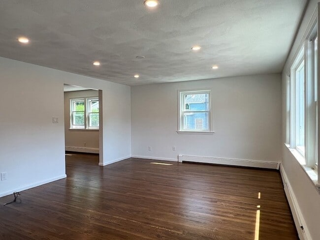 Building Photo - 22 Chandler St