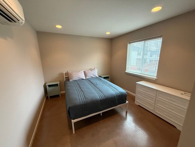 Building Photo - Nowells Subdivision Town Homes - Fully Furnished and Utilities Included