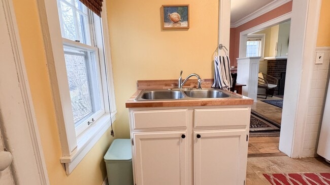 Building Photo - 505 N 16th Ave E