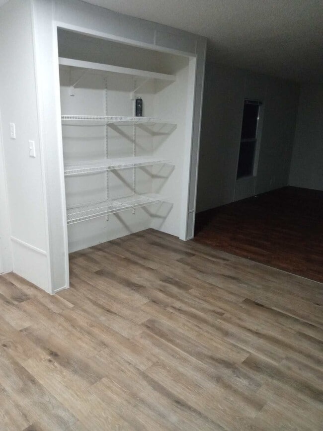 Building Photo - 3000 Poplar St