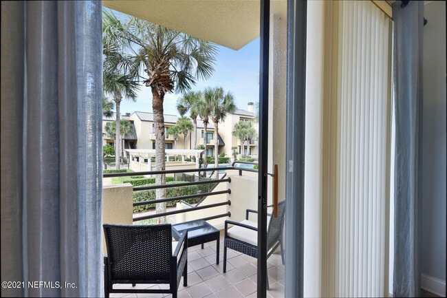 Building Photo - 805 Spinnakers Reach Dr