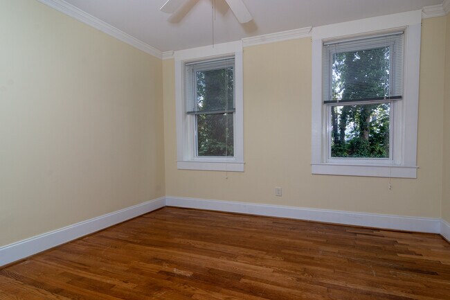 Building Photo - The Senate Club - 2 bedroom/2 bath **** MO...