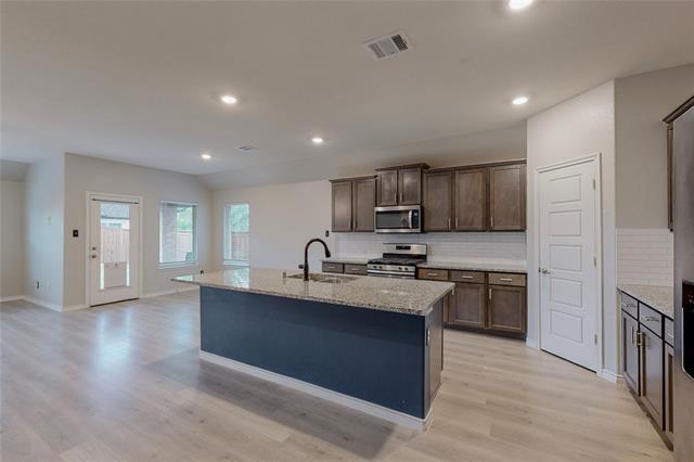 Building Photo - 949 Royal Ln
