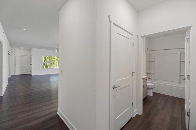 Building Photo - 1811 W Wysteria Ln