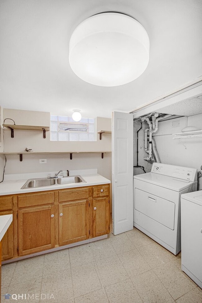 Building Photo - 3 Bed 2 Bath is West Elsdon neighborhood o...