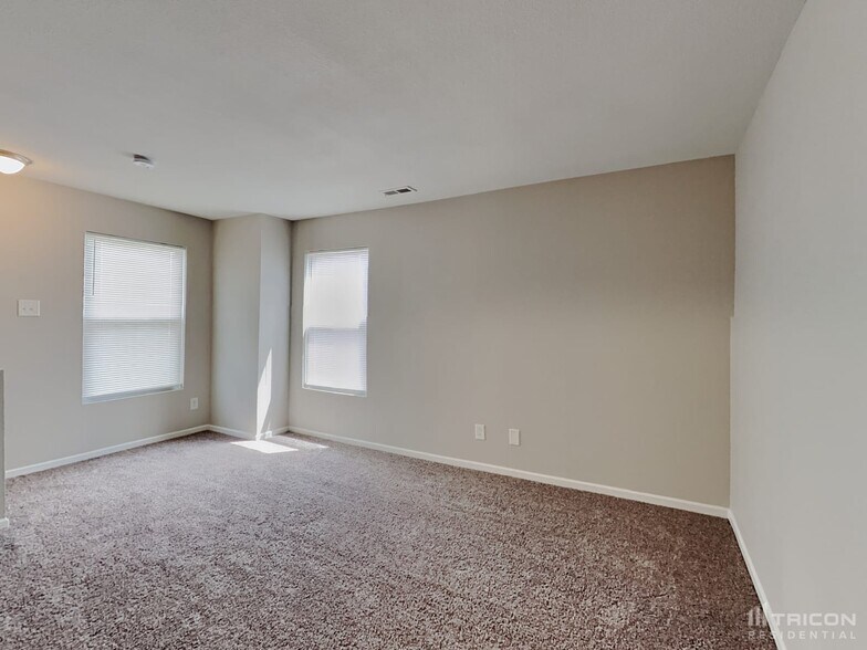 Building Photo - 11239 N Sashing Way