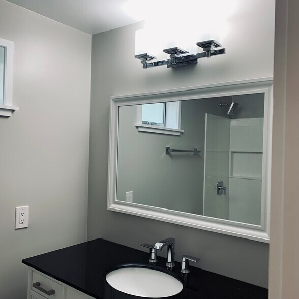 updated bathroom - 23501 Ave La Caza