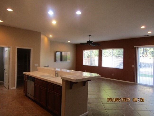 Building Photo - Beautiful Traditions Single Story Home is Centrally Located Near Shopping/101 Frwy