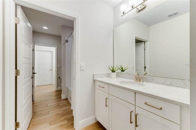 Building Photo - 9849 Lost Creek Dr