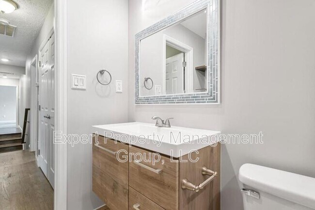 Building Photo - 2470 Lull Water Dr