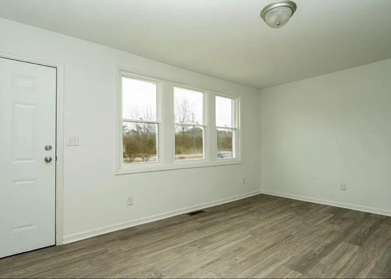 Building Photo - 421 Pineville Rd