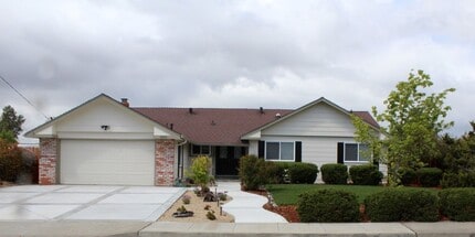 Building Photo - Panoramic Views! Walk to Iron Horse Trail, Schools...