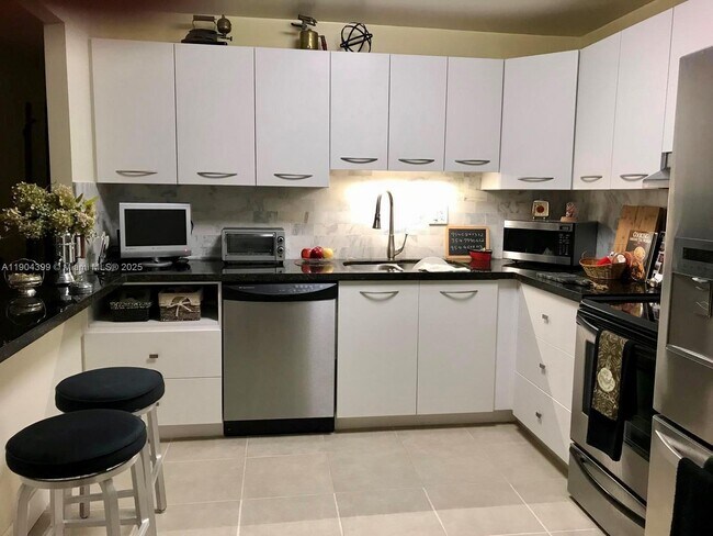 Building Photo - 18151 NE 31st Ct