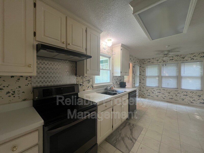 Building Photo - 5110 Raleigh Rd