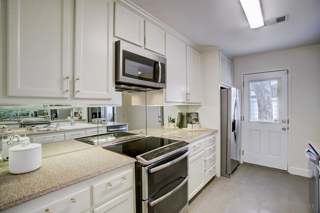 Building Photo - 2228 Addison Rd