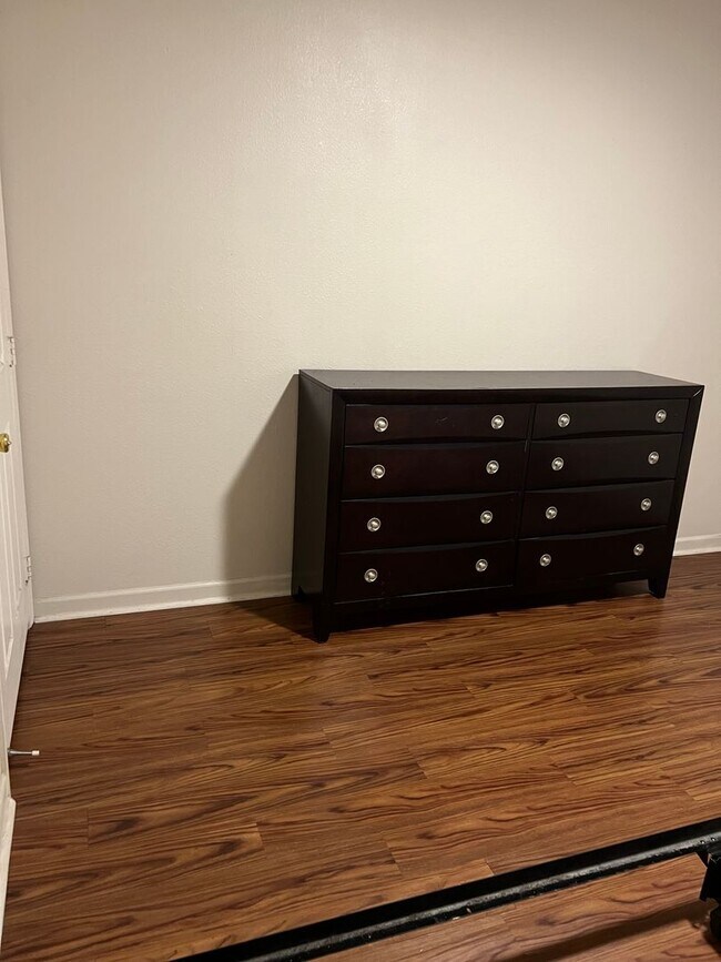 Building Photo - ( 2 ) INDIVIDUAL ROOMS AVAILABLE! at The E...