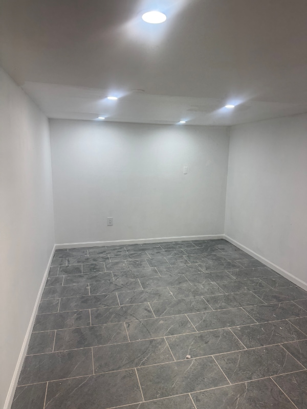 Building Photo - 9 Lawrence Ave