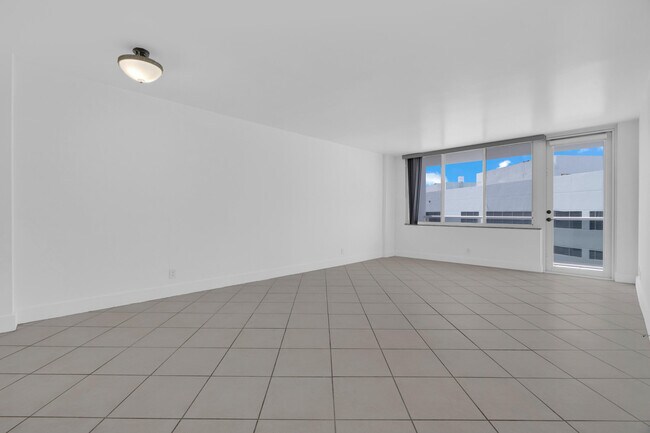 Building Photo - 3725 S Ocean Dr