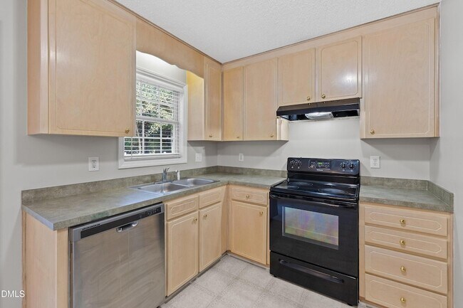 Building Photo - 1224 Grovewood Dr