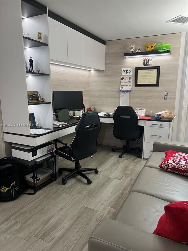 Building Photo - 1100 S Miami Ave