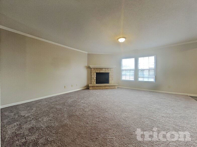 Building Photo - 1618 Howell Dr