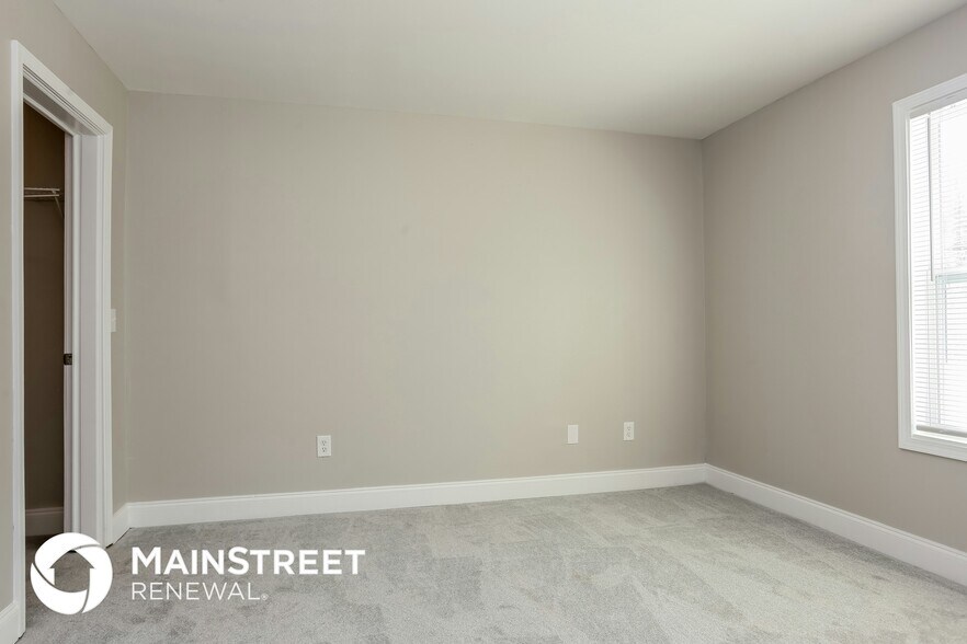 Building Photo - 4450 McLain Cir