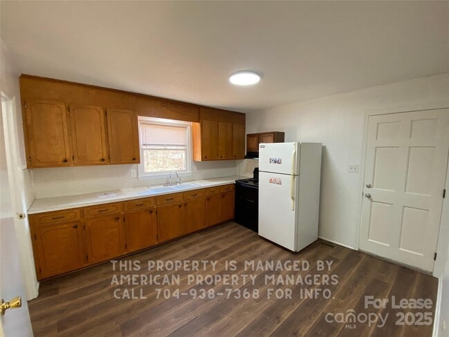 Building Photo - 3818 Vanderburg Dr