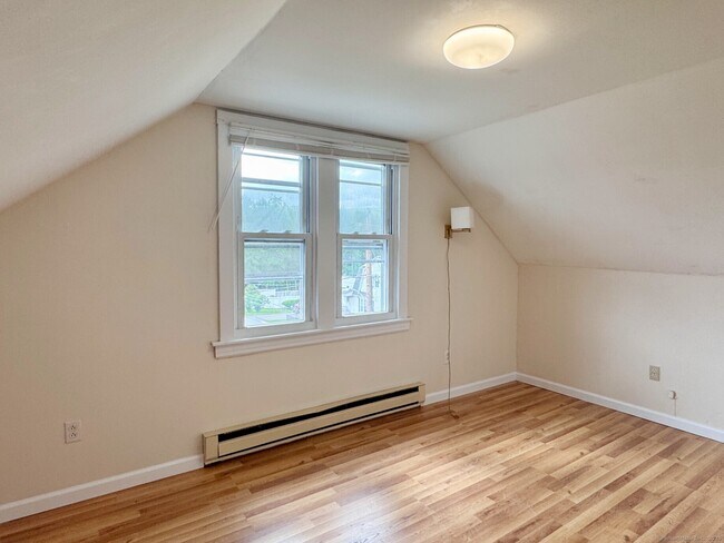 Building Photo - 384 Brightwood Ave