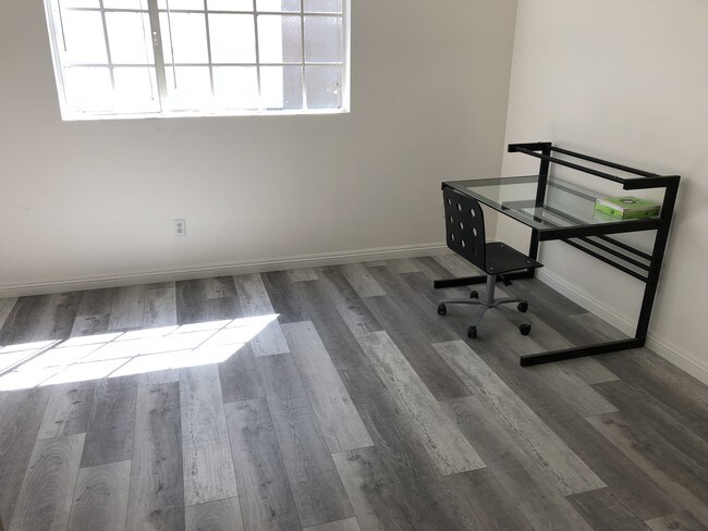 Bedroom (Desk not included) - 1914 Corinth Ave