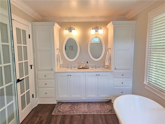 Building Photo - 2076 Anderson Dr SE