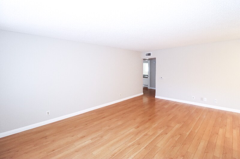 Building Photo - 626 E Verdugo Ave
