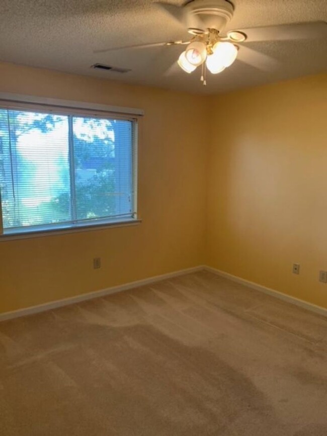 Building Photo - 1 Bedroom/1 Bath condo on 3rd Floor in Myr...