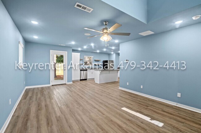 Building Photo - Beautiful 2 Bed, 3 Bath Home Just Off Weddington!